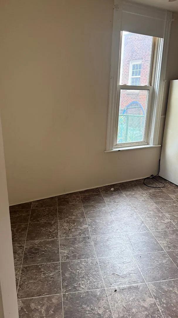 318 Center Ave - unit 1 — Photo 3