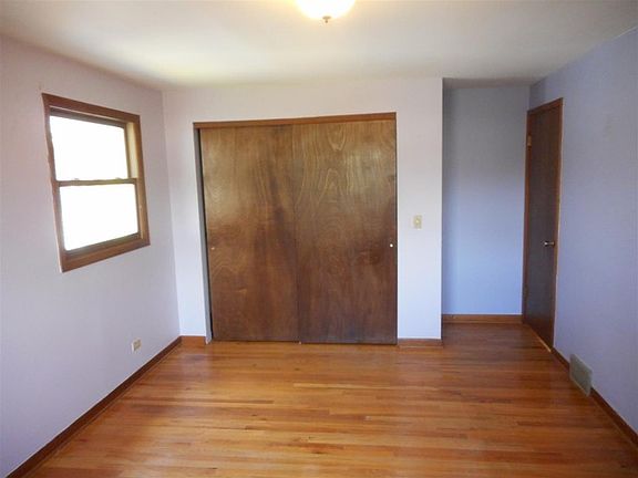 5th image of 142 Bunkerhill Ave