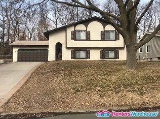 6497 Pineview Ln N, Maple Grove, MN 55369