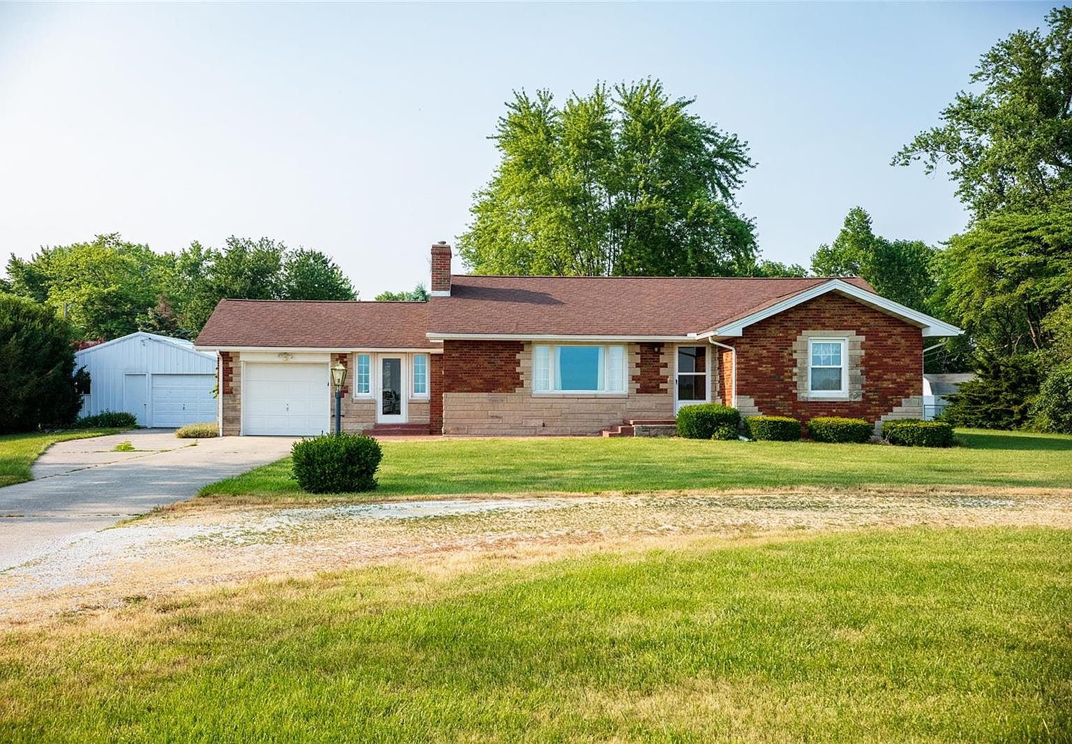 1205 W Carpenter St, Jerseyville, IL 62052 MLS 23032966 Zillow