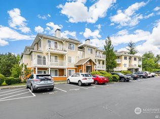 564 225th Ln NE APT A-304, Sammamish, WA