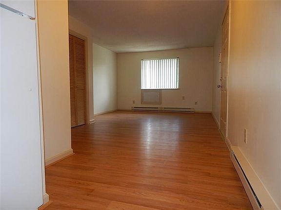 5th image of 210 Lexington Ave APT 6