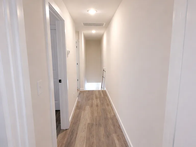 885 W 25th St — Photo 15
