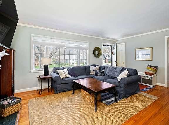 3rd image of 5624 Roeland Dr
