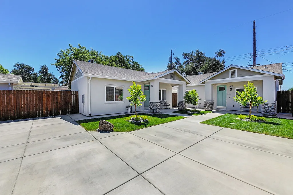 2 bed, $2,195 — Photo 2