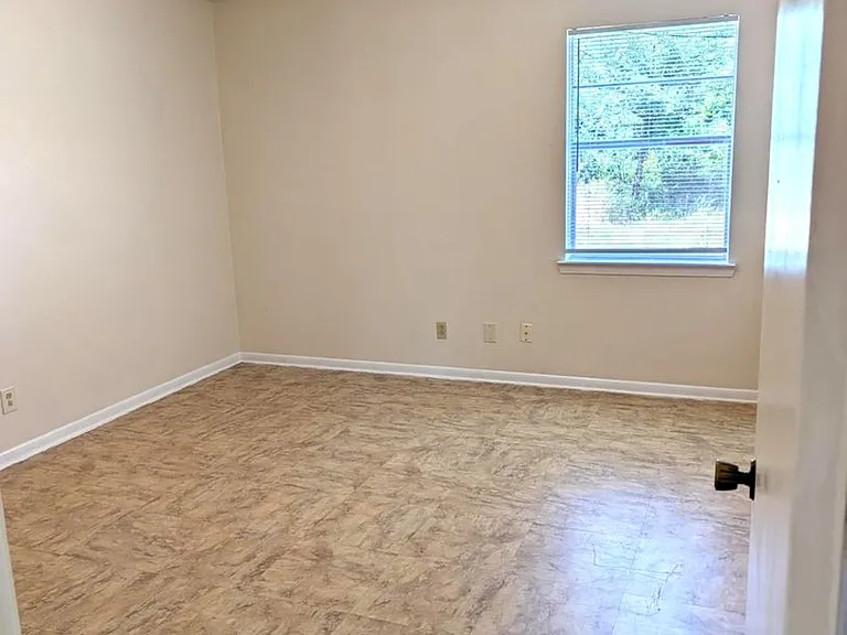 402 Skyline Ave — Photo 13