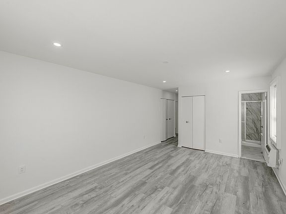 4th image of 854-860 E Broadway #2