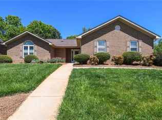 27 Brandywine Cir, Greensboro, NC 27409
