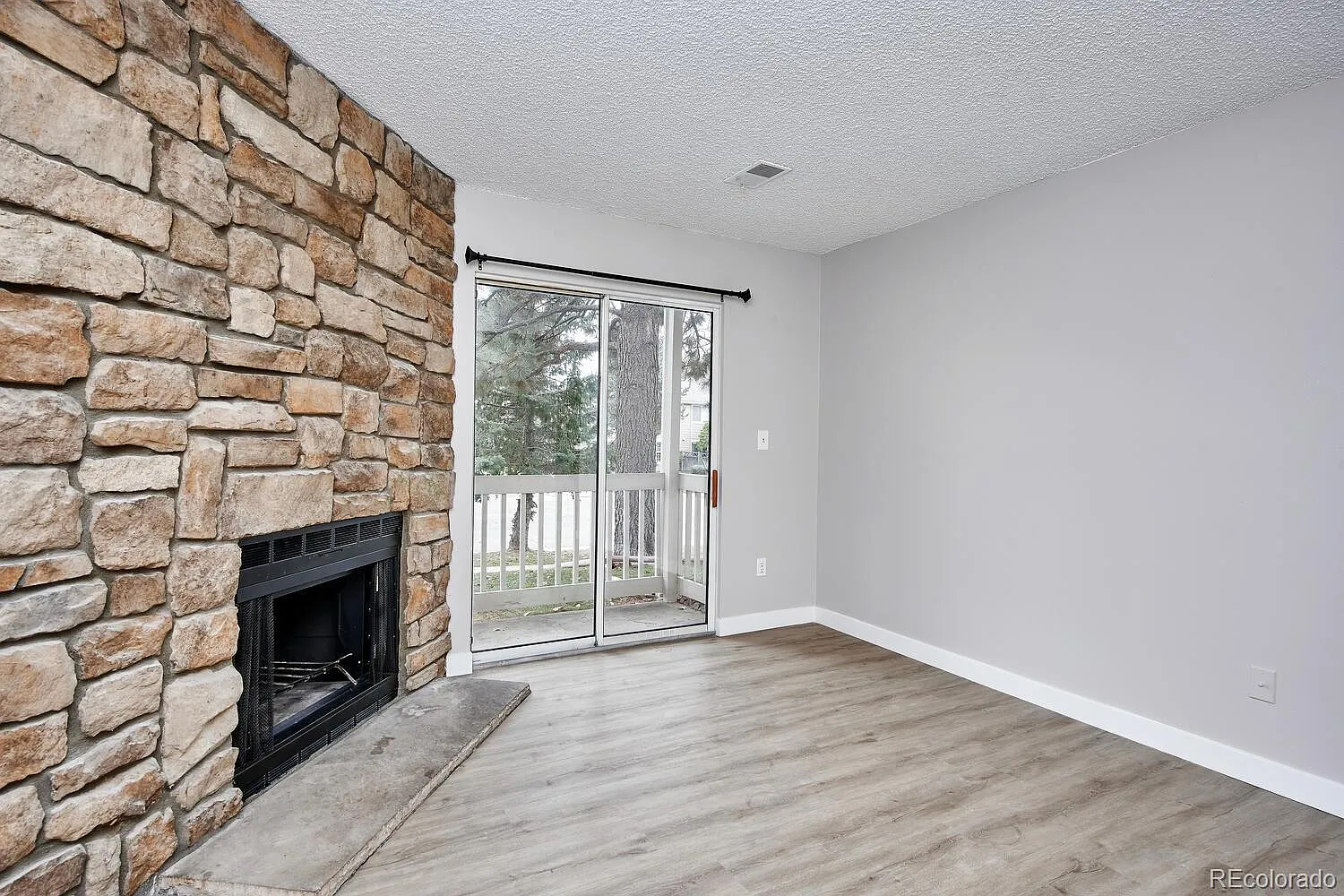 1 bed, 1.0 bath, 588 sqft, $1,525 — Photo 4