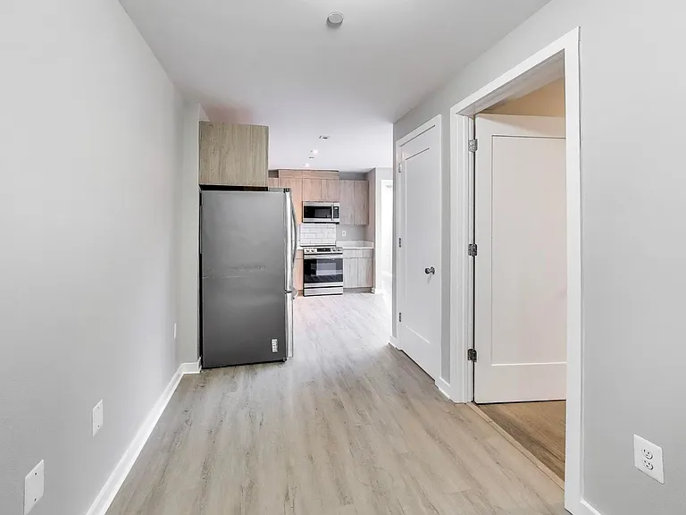622-624 Girard St NE — Photo 5
