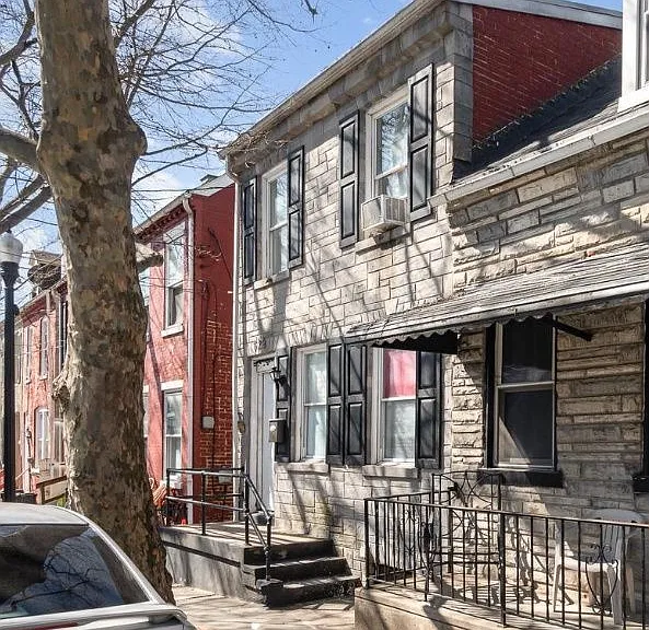 529 Manor St — Photo 2