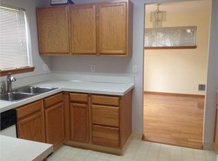 871 NE Roselawn St, Portland, OR 97211