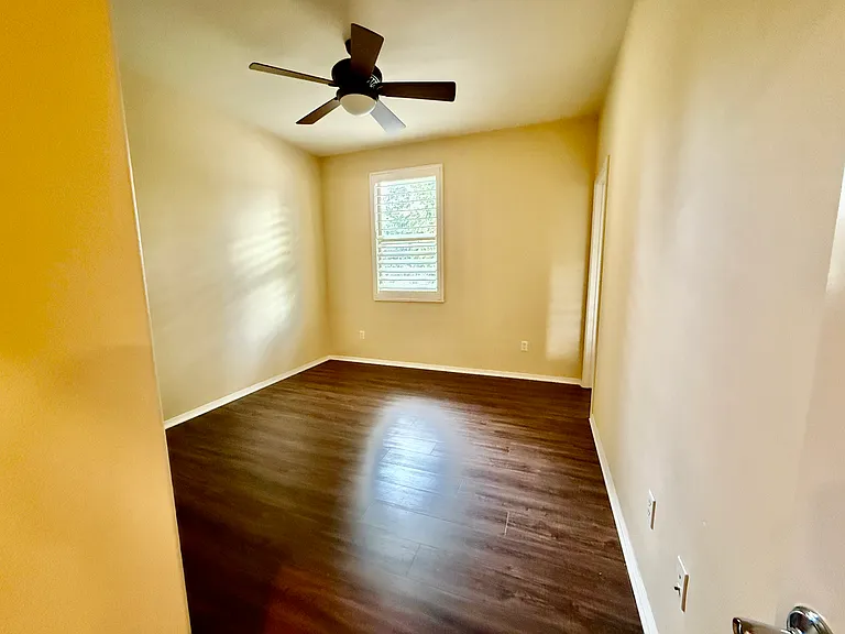 2903 W Edinger Ave — Photo 12