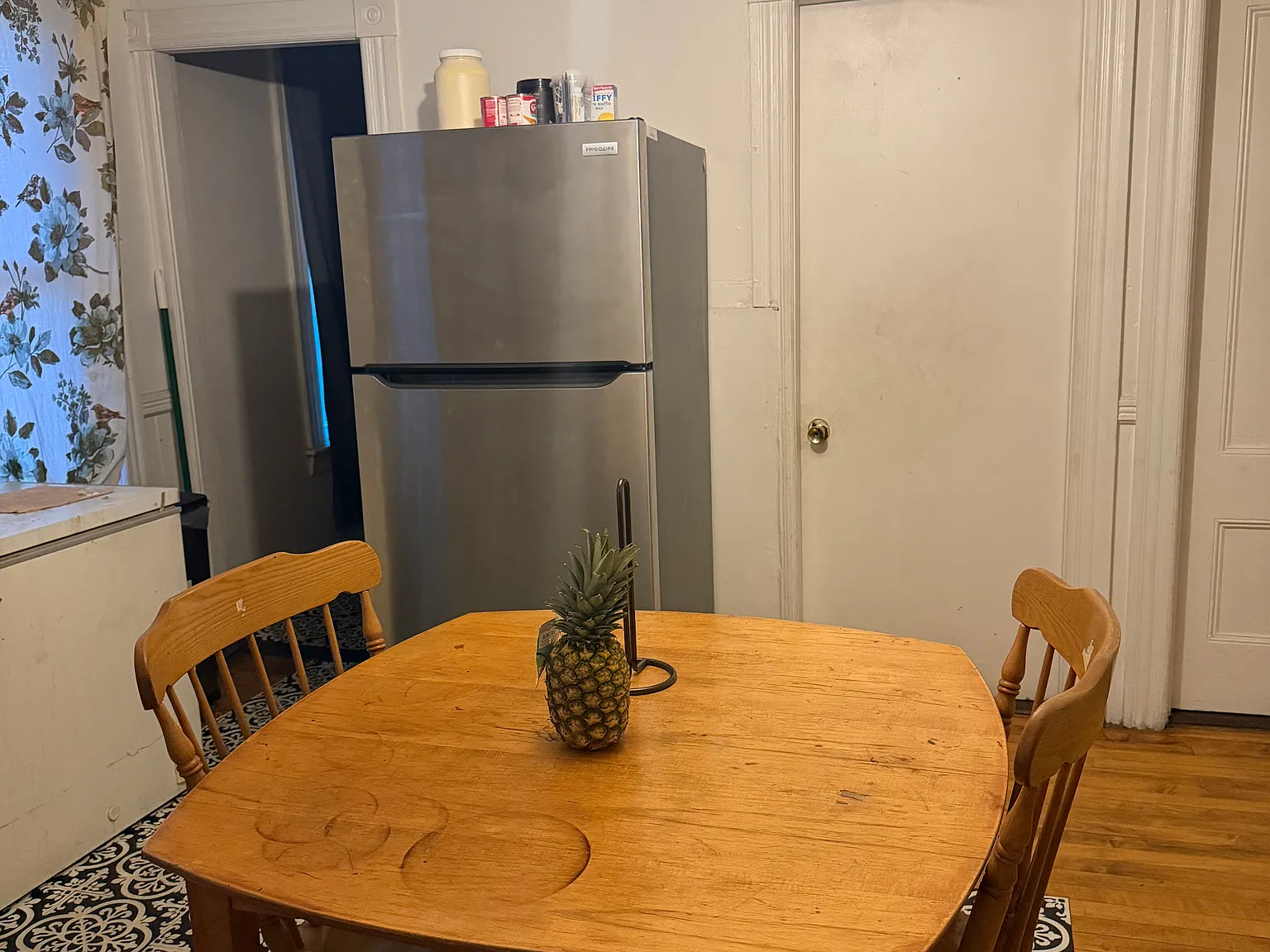 4 bed, 1200 sqft, $2,600 — Photo 2