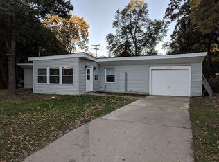 2713 McDivitt Rd, Madison, WI 53713