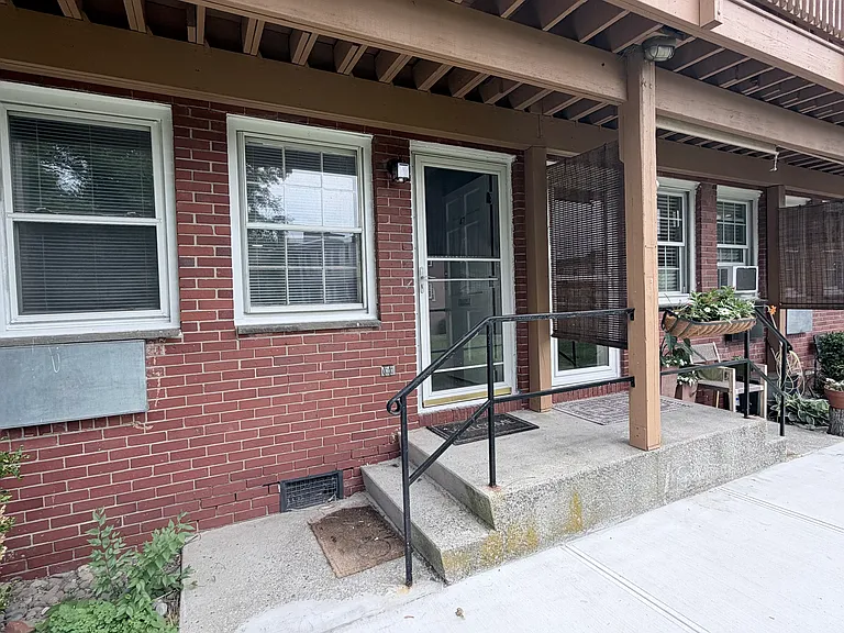 47 Huguenot St #1 — Photo 2