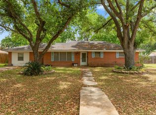 208 Lindsey Ave, Bay City, TX 77414