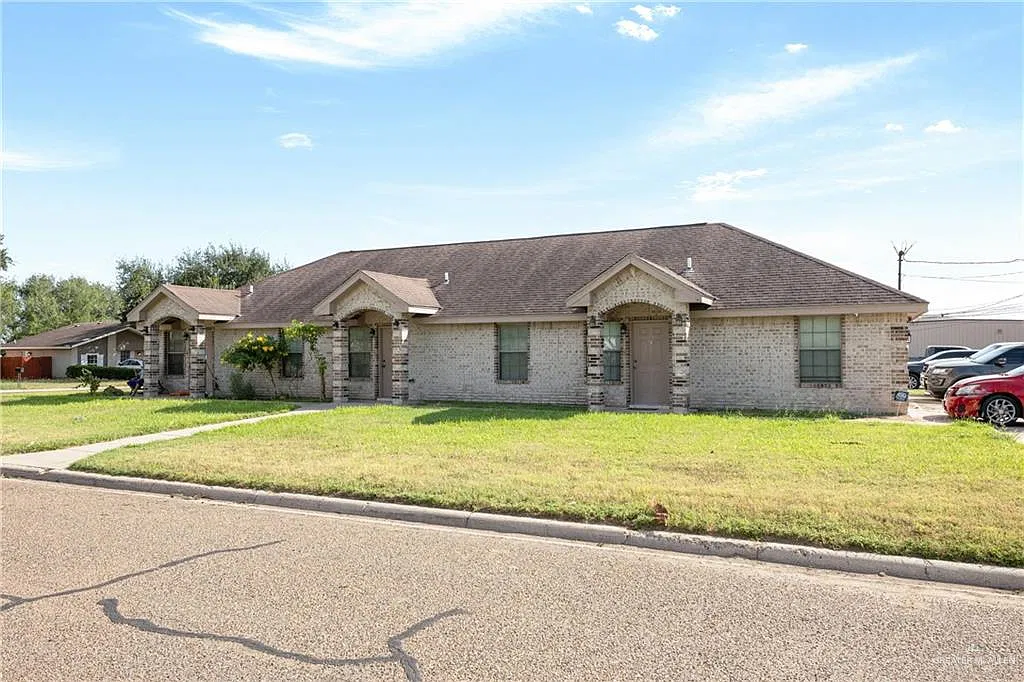 2 bed, 1.0 bath, 760 sqft, $875 — Photo 2