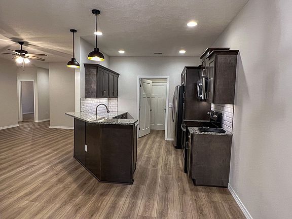 4th image of 3021 W Cardinal St