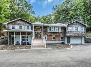 334 Bread And Cheese Hollow Rd, Northport, NY 11768