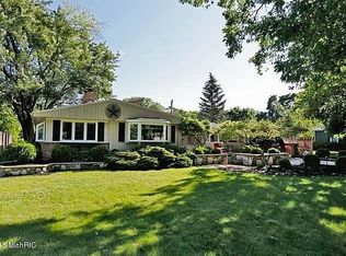 3047 Cascade Rd SE, Grand Rapids, MI 49506