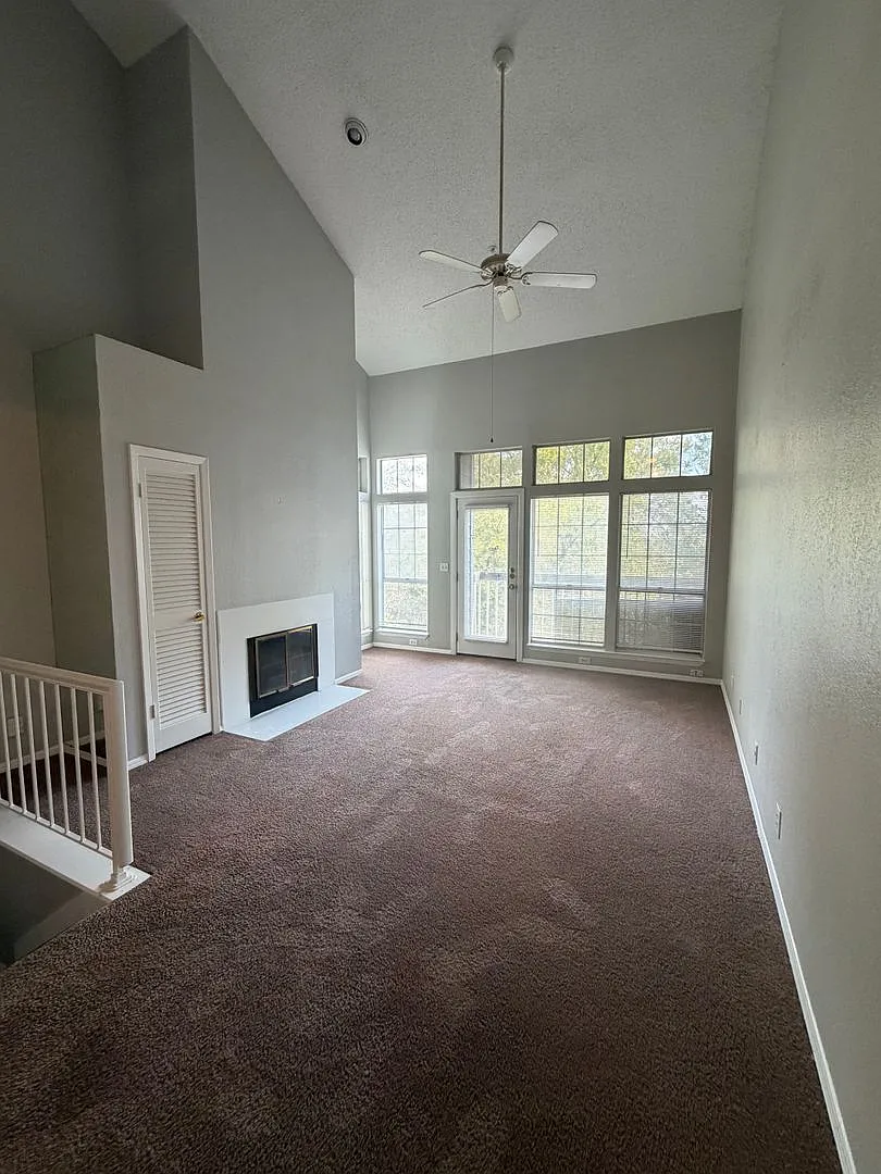 Spacious 2-Bedroom Condo with Loft & Outdoor Living — Photo 3
