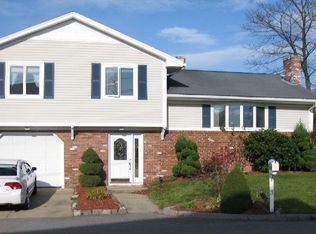 3 Heritage Cir, Johnston, RI 02919