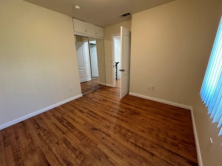 12540 Moorpark St — Photo 15