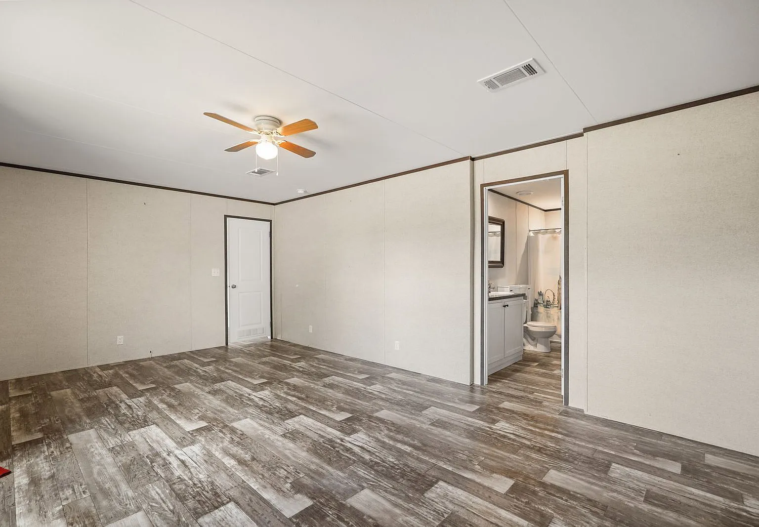 5 bed, 3.0 bath, 2052 sqft, $2,400 — Photo 4