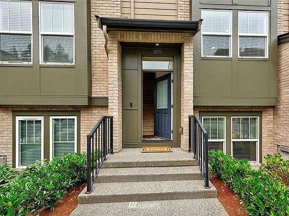 2nd image of 1019 10th Avenue NE #4.2