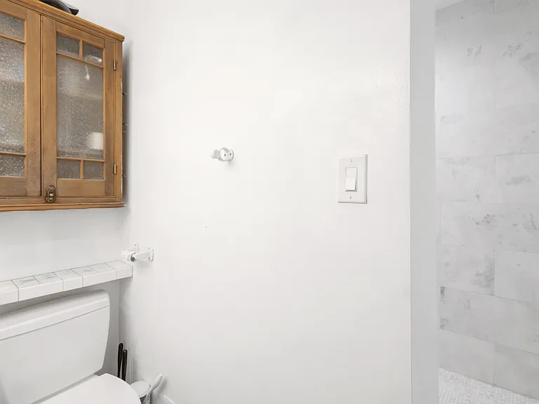 305 W 20th St #1A — Photo 18