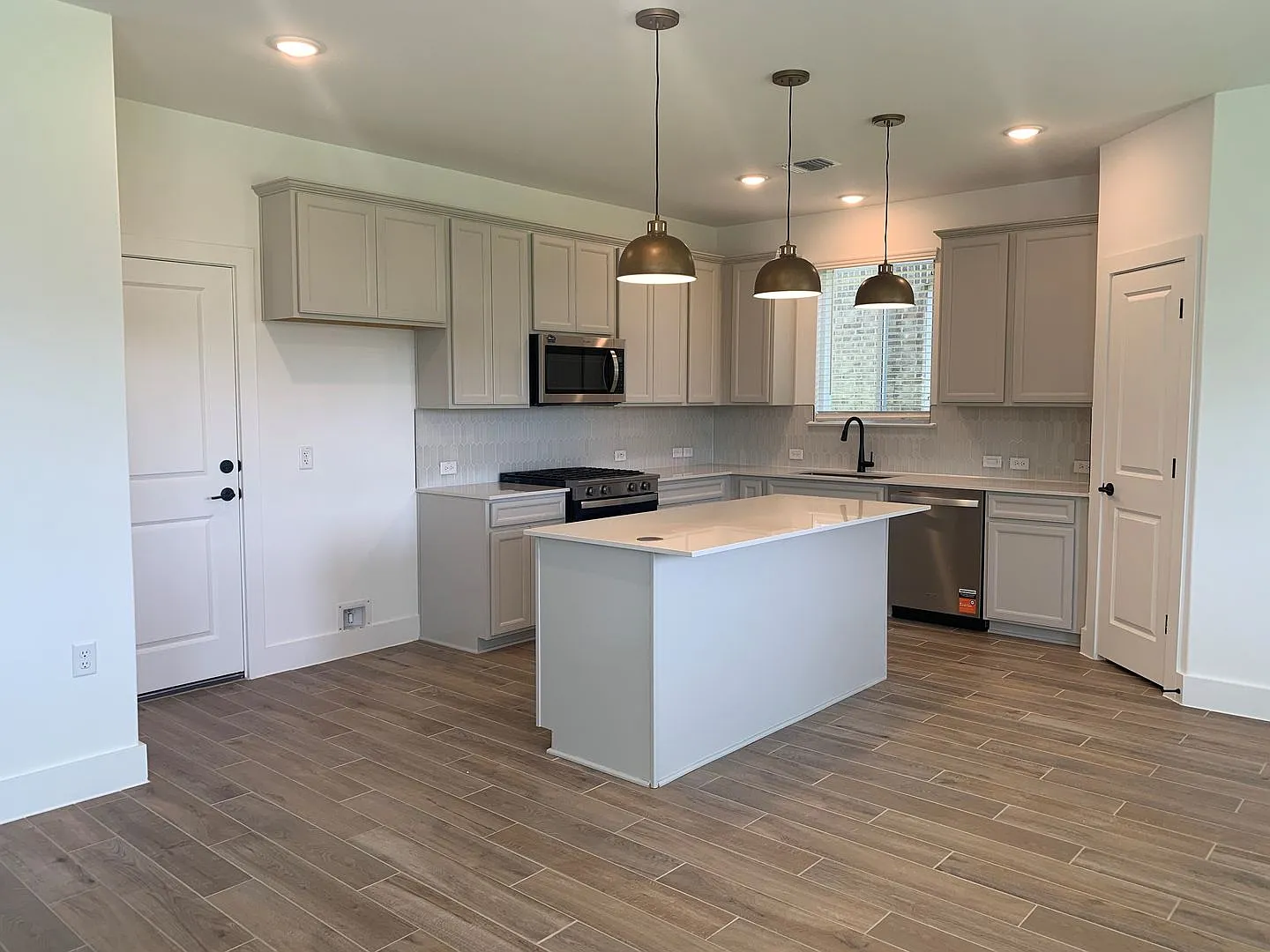 Brand-New Pulte Home in Lagos Spacious, Stylish & Ready for You! — Photo 2
