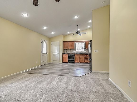 4th image of 251 New Hope Rd