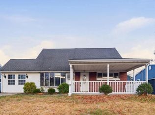 58 Jolly Ln, Levittown, PA 19055