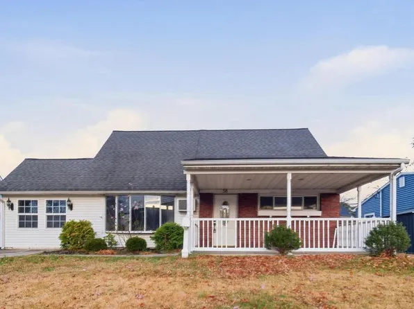 58 Jolly Ln, Levittown, PA 19055