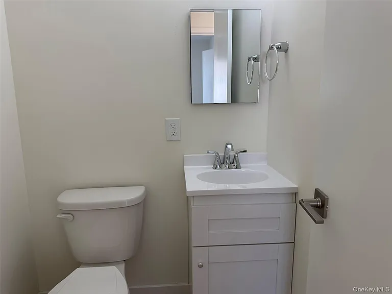 5 Colonial Dr #11 — Photo 5