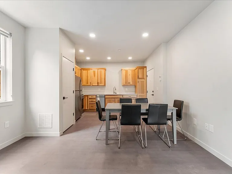 241 SE 80th Ave #103 — Photo 11