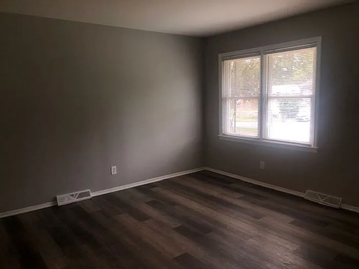 423 Edgegreen Dr — Photo 8