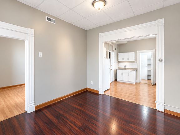 4th image of 1854 S Ashland Ave APT 2R