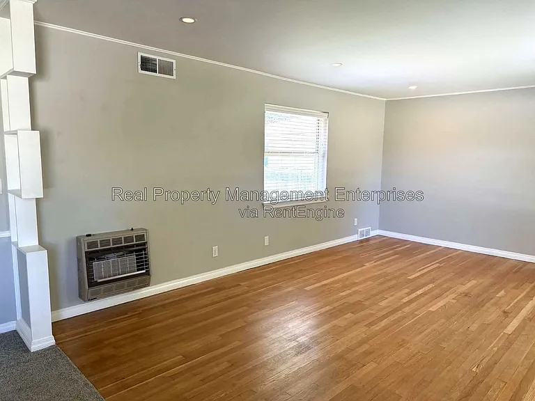 2301 N Warren Ave — Photo 10