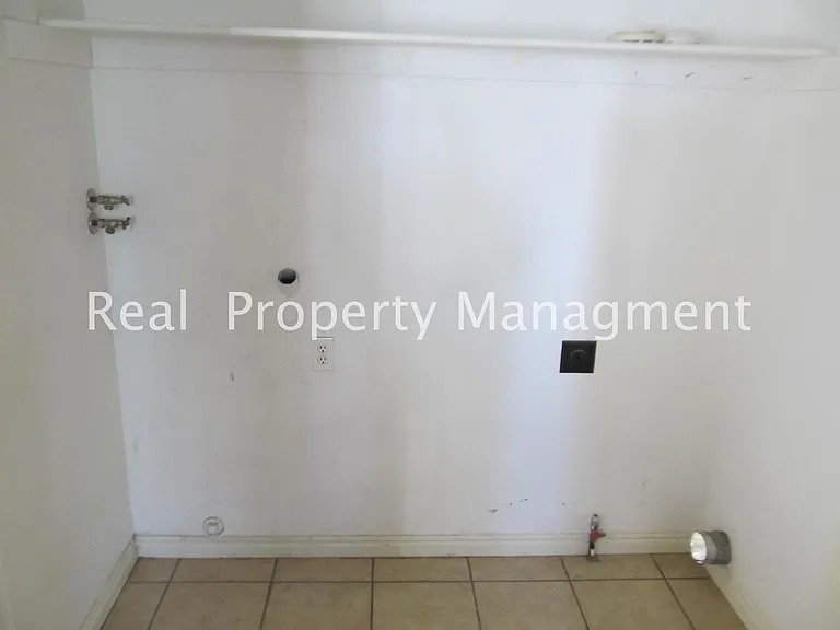 295 S Willow Dr — Photo 10