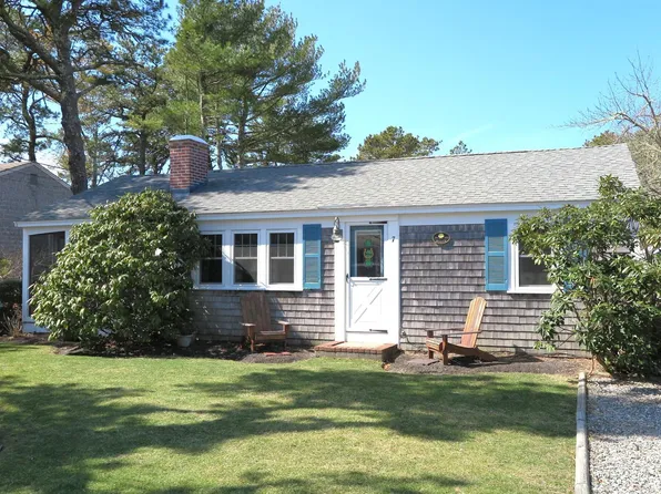 7 Beachplum Lane, Dennis Port, MA 02639