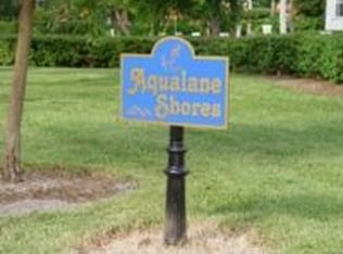 606 21st Ave S, Naples, FL 34102