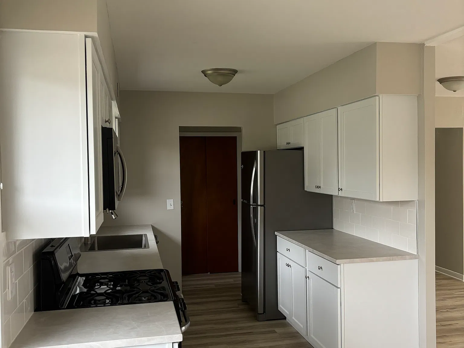 3 bed, 1350 sqft, $2,150 — Photo 3