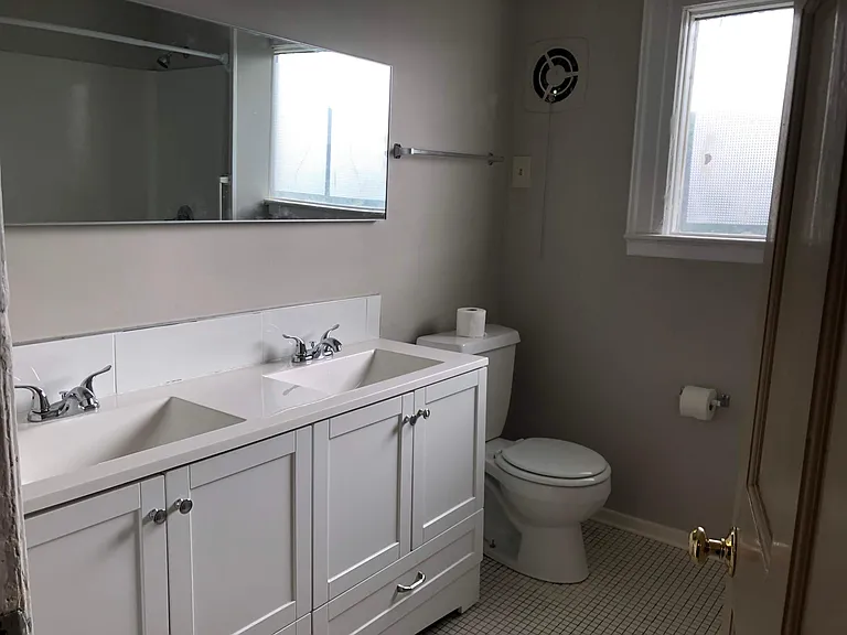 1518 Kenilworth Ave — Photo 17