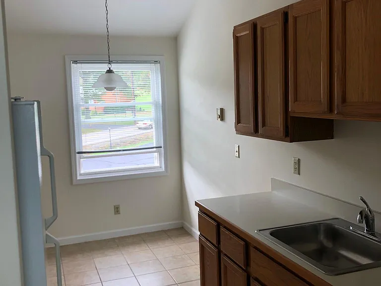 110 W Hill Rd #C — Photo 5