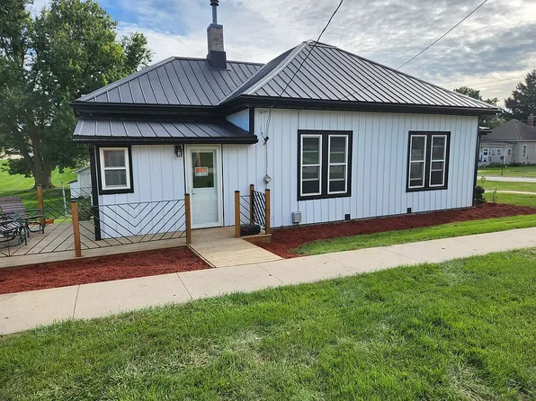 316 N Vine St, West Union, IA 52175