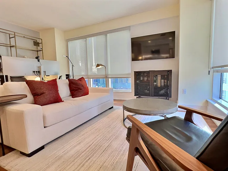 350 W 42nd St #10G — Photo 3