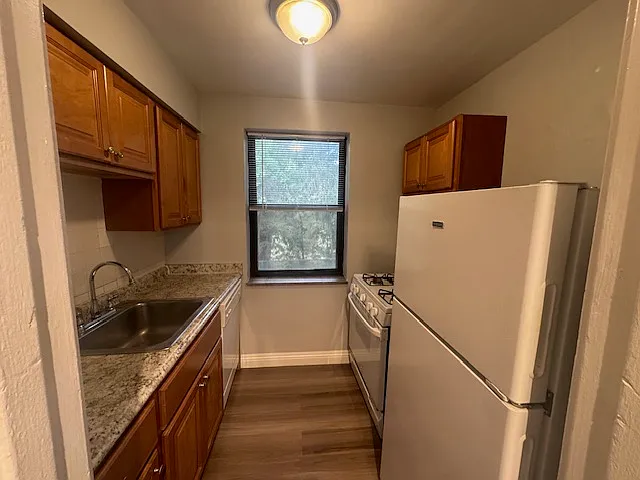 Royal Gardens Apartments — Photo 52