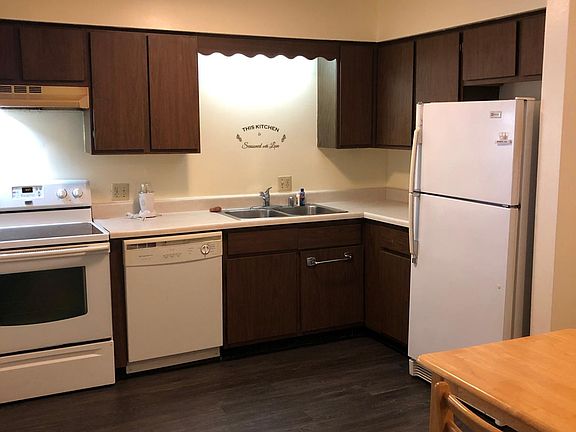 3rd image of 1434 N Randall Ave
